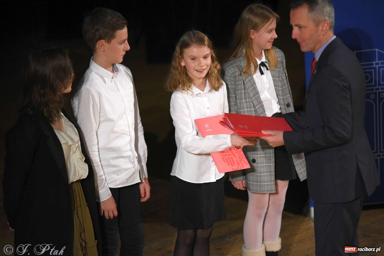 Zdjęcie w galerii na portalu naszraciborz.pl: Prymusi raciborskich szkół odebrali stypendia od miasta [FOTO i WIDEO] wiadomości z regionu