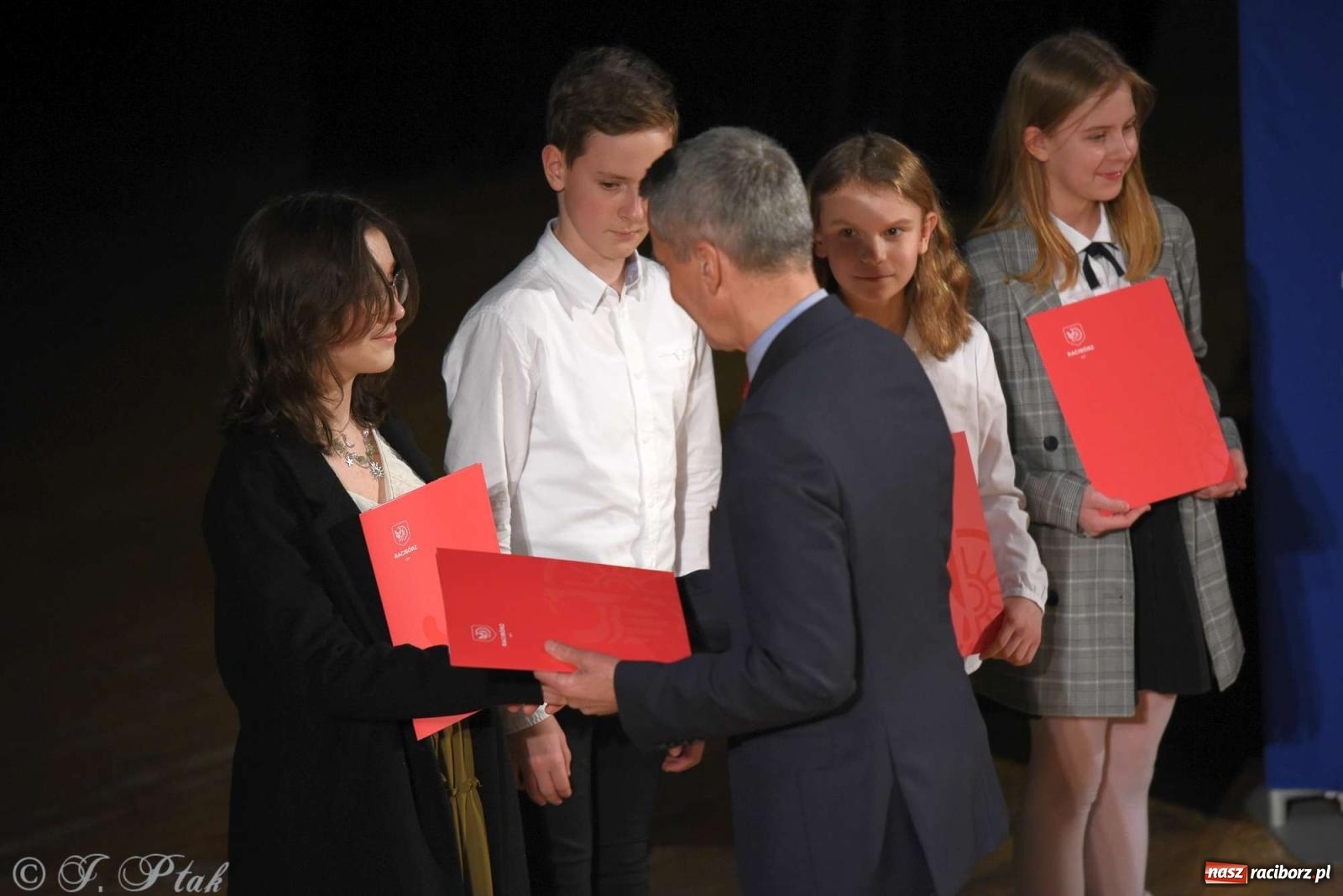 Zdjęcie w galerii na portalu naszraciborz.pl: Prymusi raciborskich szkół odebrali stypendia od miasta [FOTO i WIDEO] wiadomości z regionu