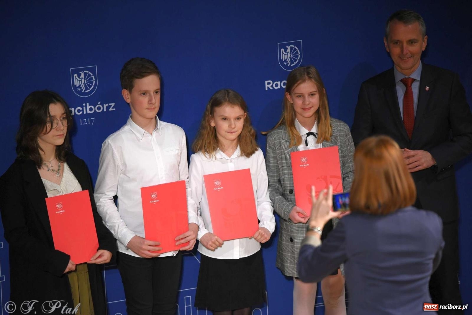 Zdjęcie w galerii na portalu naszraciborz.pl: Prymusi raciborskich szkół odebrali stypendia od miasta [FOTO i WIDEO] wiadomości z regionu