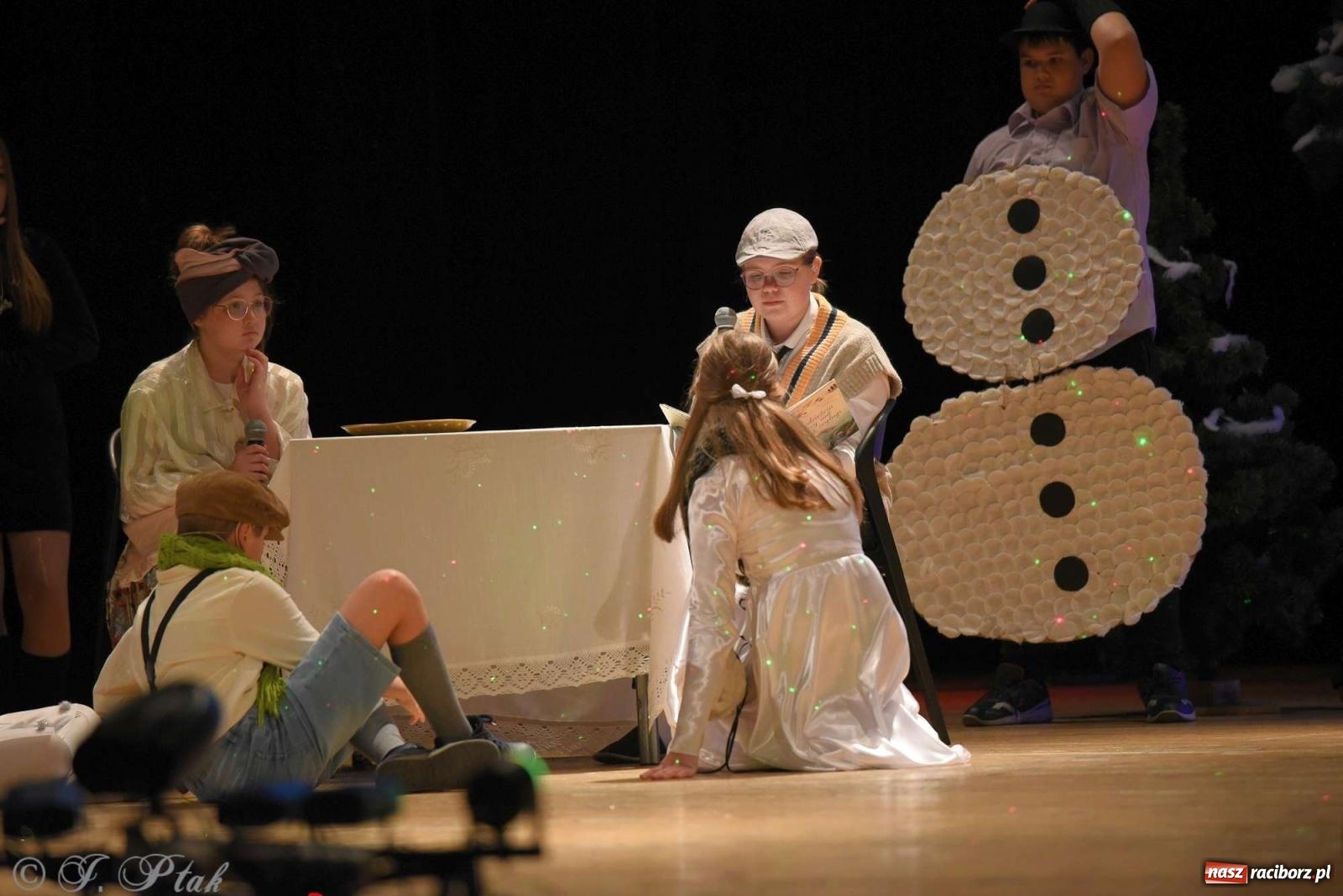 Zdjęcie w galerii na portalu naszraciborz.pl: Prymusi raciborskich szkół odebrali stypendia od miasta [FOTO i WIDEO] wiadomości z regionu