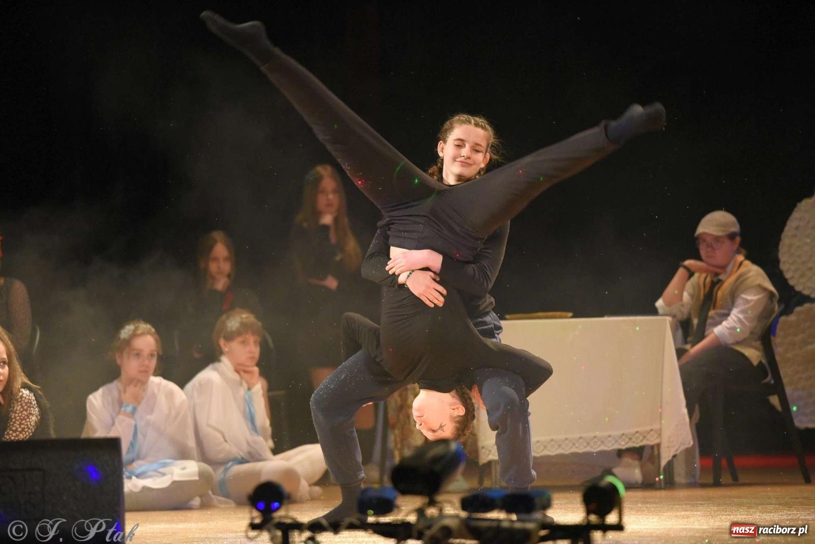 Zdjęcie w galerii na portalu naszraciborz.pl: Prymusi raciborskich szkół odebrali stypendia od miasta [FOTO i WIDEO] wiadomości z regionu