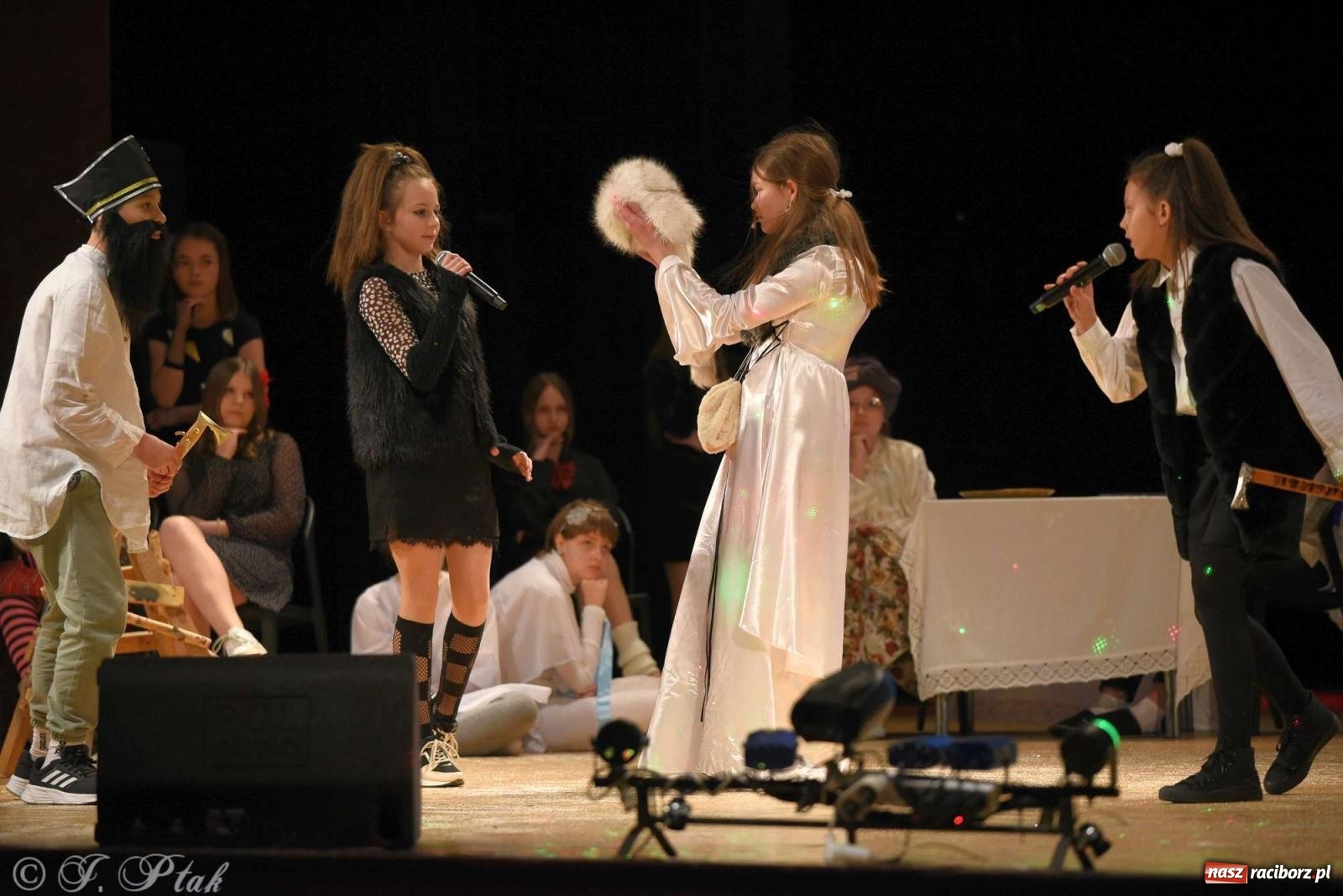 Zdjęcie w galerii na portalu naszraciborz.pl: Prymusi raciborskich szkół odebrali stypendia od miasta [FOTO i WIDEO] wiadomości z regionu