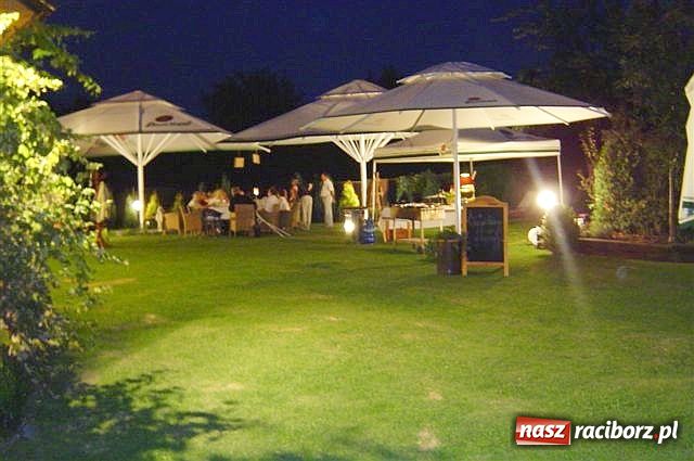 Zdjęcie w galerii na portalu naszraciborz.pl: Specjały Dworku przyciągają celebrytów wiadomości z regionu