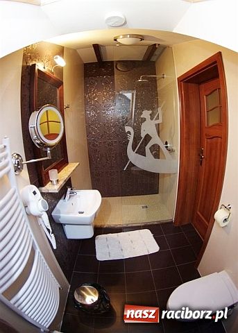 Zdjęcie w galerii na portalu naszraciborz.pl: Specjały Dworku przyciągają celebrytów wiadomości z regionu