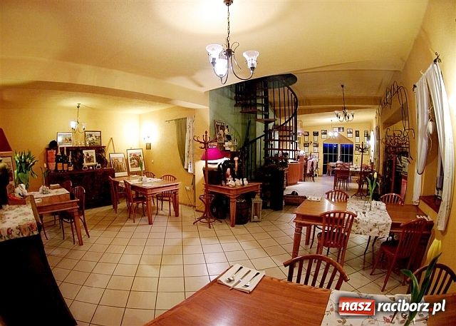 Zdjęcie w galerii na portalu naszraciborz.pl: Specjały Dworku przyciągają celebrytów wiadomości z regionu