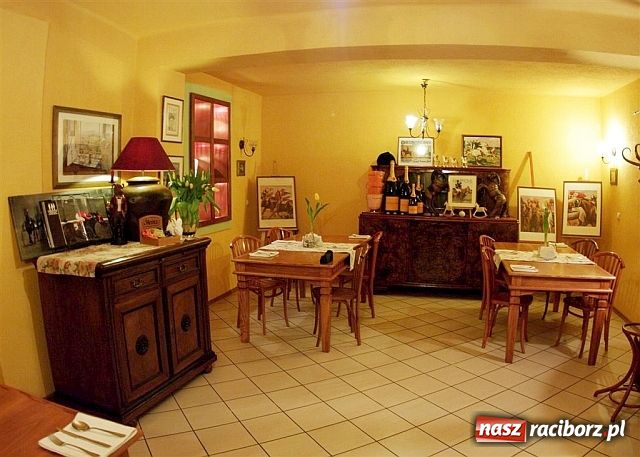 Zdjęcie w galerii na portalu naszraciborz.pl: Specjały Dworku przyciągają celebrytów wiadomości z regionu