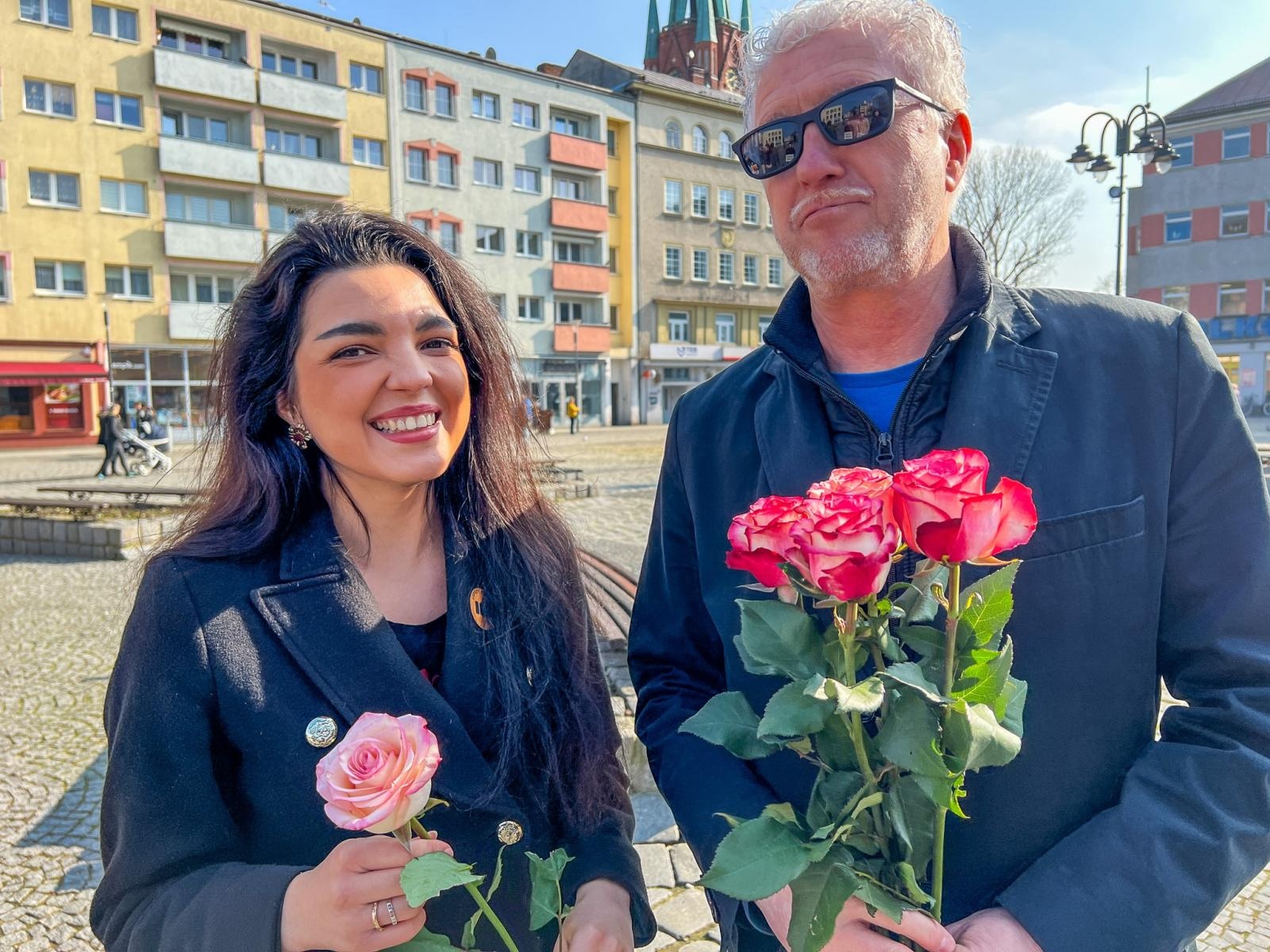 Zdjęcie w galerii na portalu naszraciborz.pl: Niespodziewane spotkanie na Rynku i róża dla Łucji wiadomości z regionu