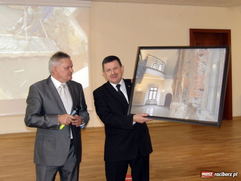 Zdjęcie w galerii na portalu naszraciborz.pl: Odbiór końcowy robót na zamku wiadomości z regionu