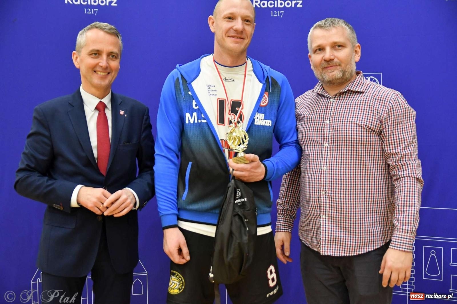 Zdjęcie w galerii na portalu naszraciborz.pl: Puchar prezydenta Raciborza wrócił do Eko-Okien wiadomości z regionu