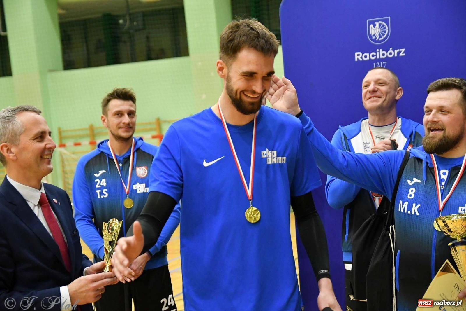 Zdjęcie w galerii na portalu naszraciborz.pl: Puchar prezydenta Raciborza wrócił do Eko-Okien wiadomości z regionu