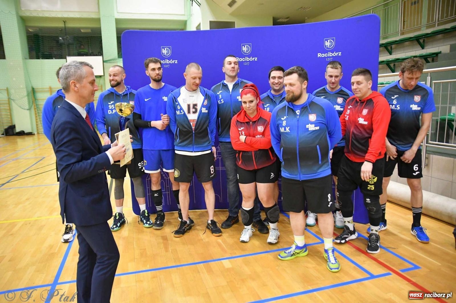 Zdjęcie w galerii na portalu naszraciborz.pl: Puchar prezydenta Raciborza wrócił do Eko-Okien wiadomości z regionu