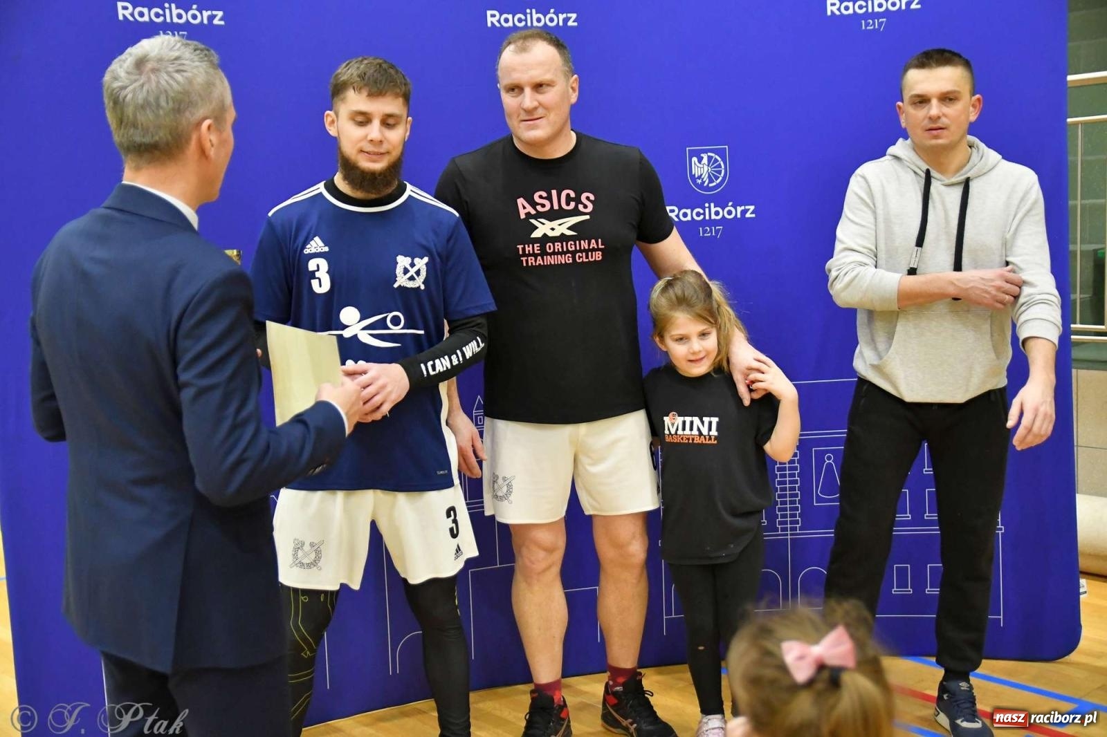 Zdjęcie w galerii na portalu naszraciborz.pl: Puchar prezydenta Raciborza wrócił do Eko-Okien wiadomości z regionu