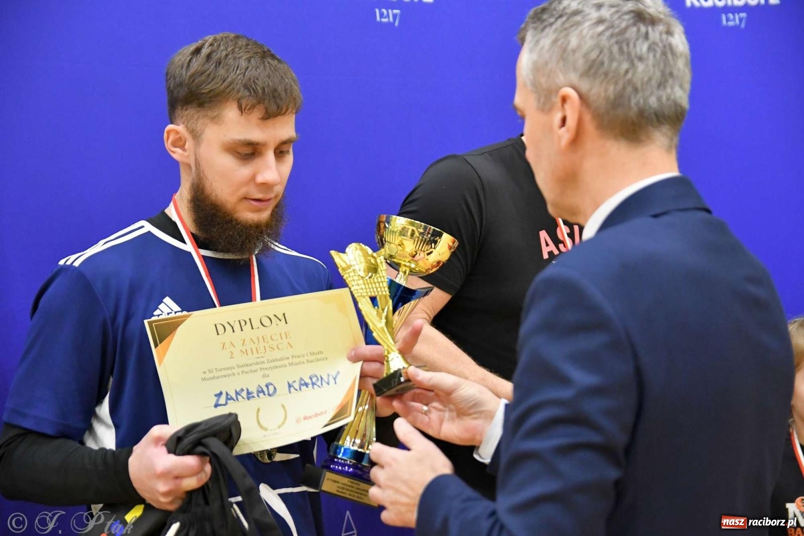 Zdjęcie w galerii na portalu naszraciborz.pl: Puchar prezydenta Raciborza wrócił do Eko-Okien wiadomości z regionu