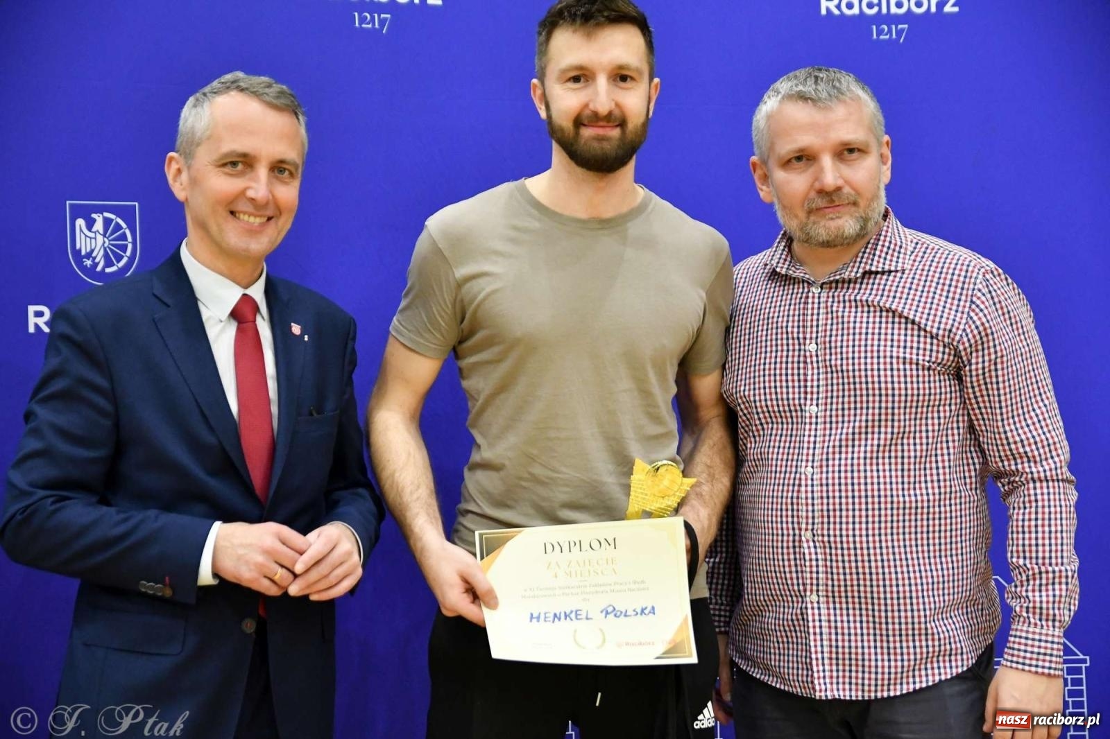 Zdjęcie w galerii na portalu naszraciborz.pl: Puchar prezydenta Raciborza wrócił do Eko-Okien wiadomości z regionu