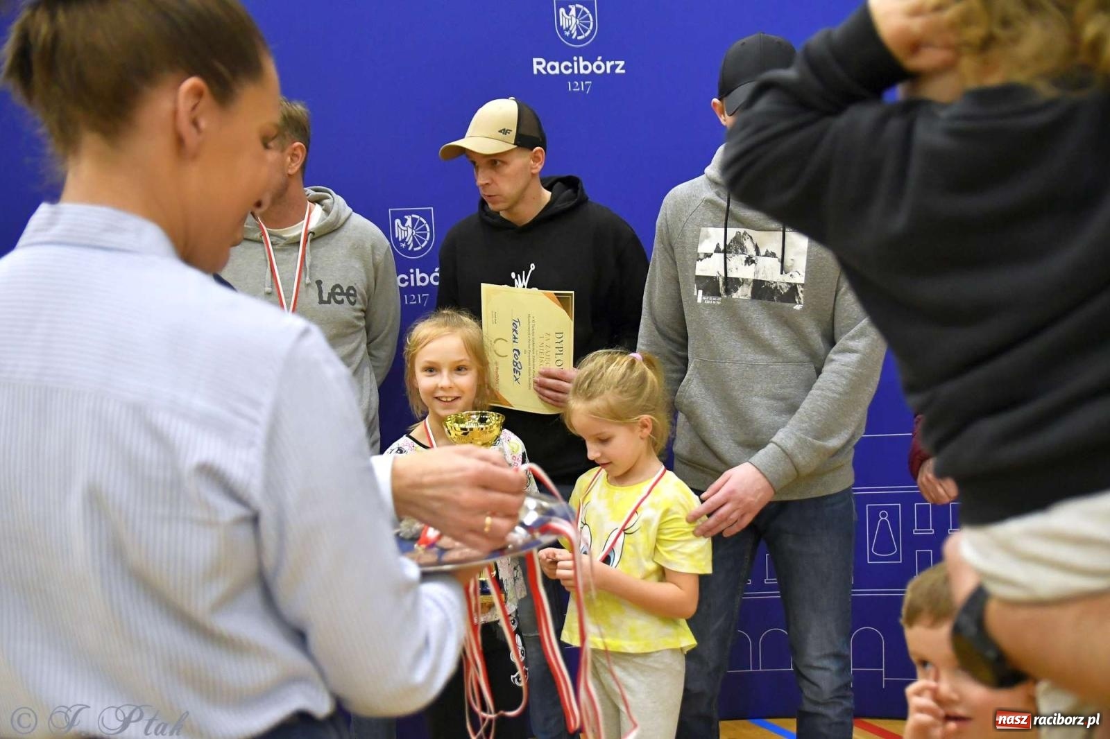 Zdjęcie w galerii na portalu naszraciborz.pl: Puchar prezydenta Raciborza wrócił do Eko-Okien wiadomości z regionu