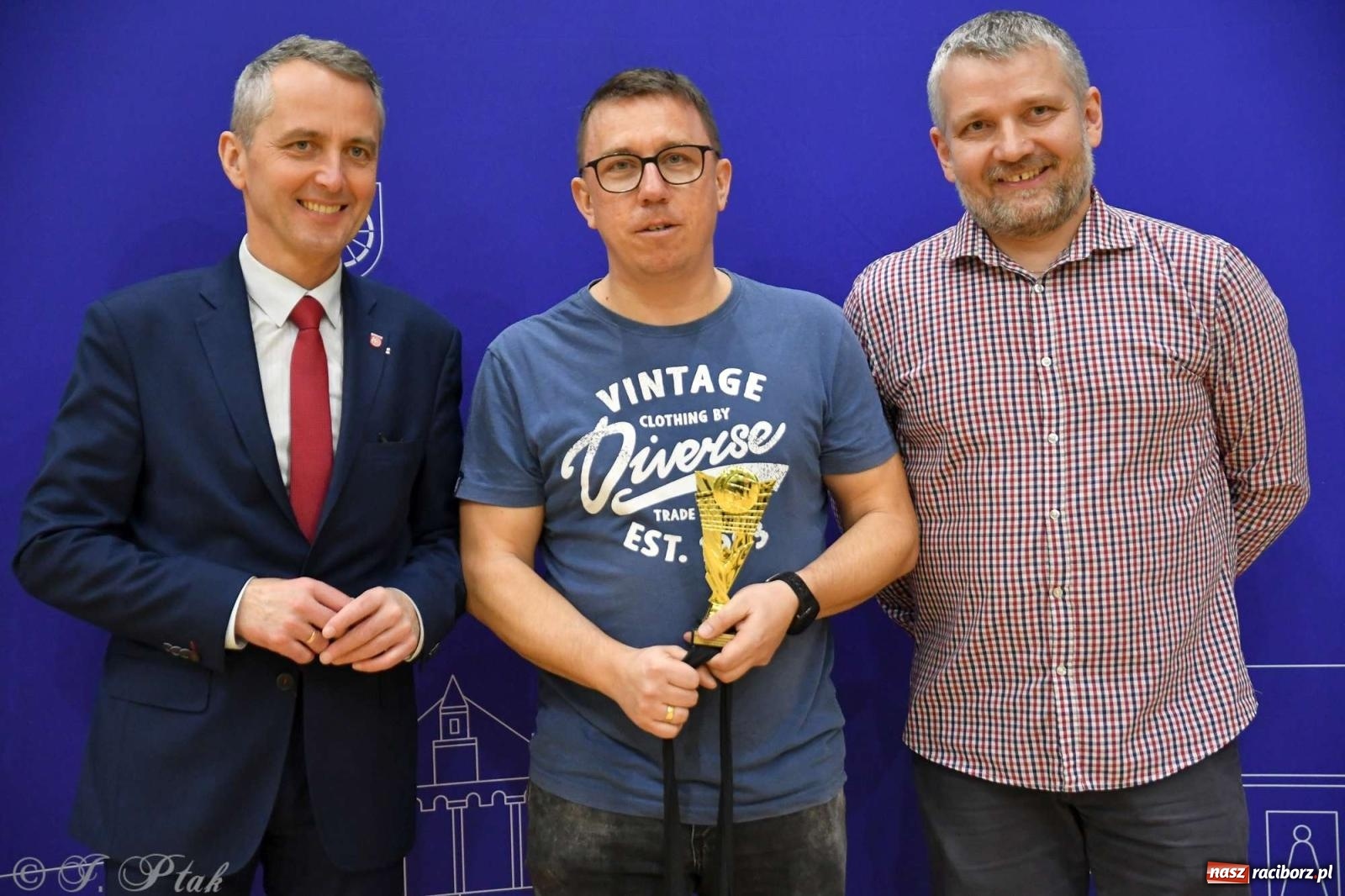 Zdjęcie w galerii na portalu naszraciborz.pl: Puchar prezydenta Raciborza wrócił do Eko-Okien wiadomości z regionu