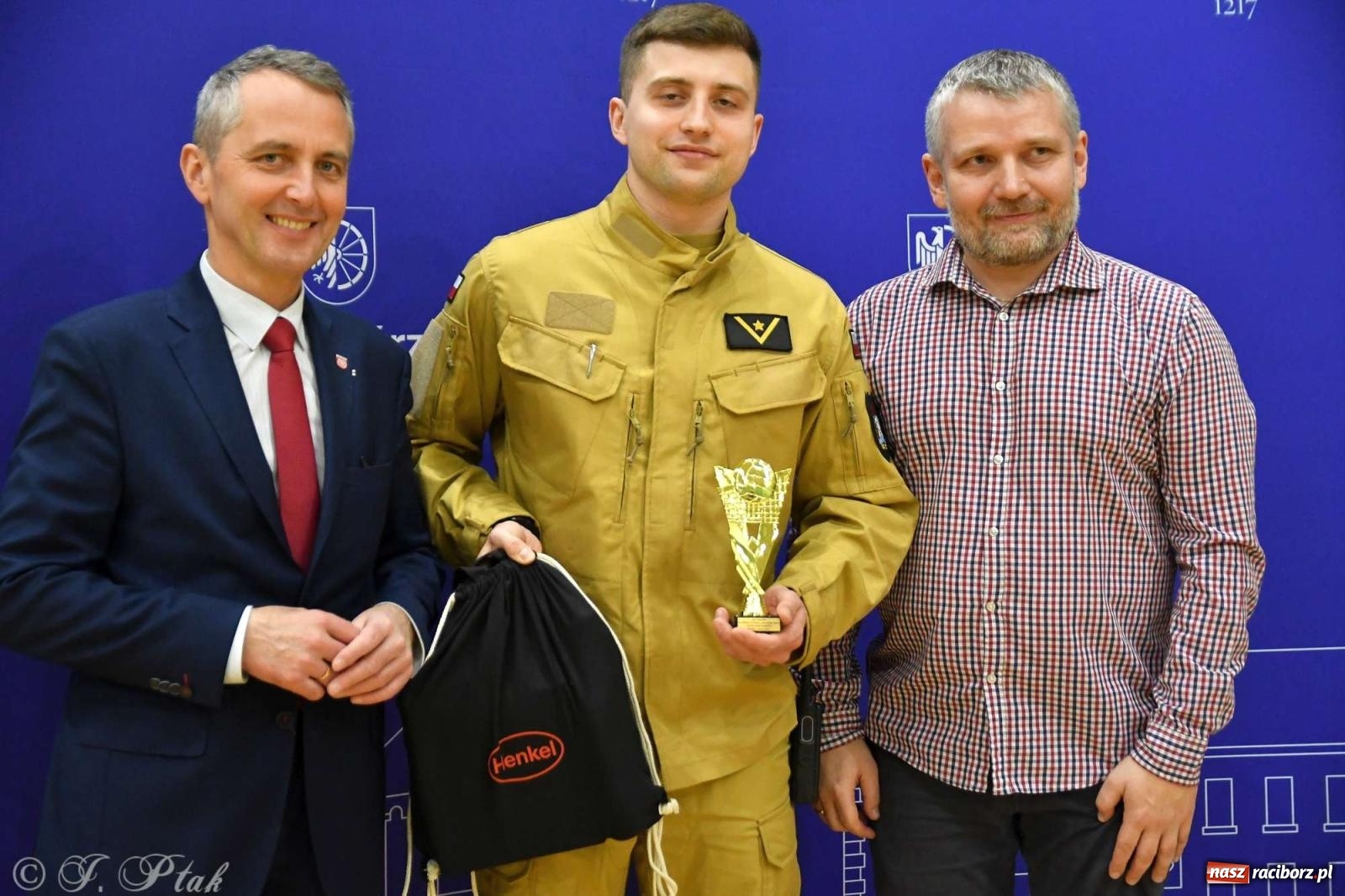 Zdjęcie w galerii na portalu naszraciborz.pl: Puchar prezydenta Raciborza wrócił do Eko-Okien wiadomości z regionu