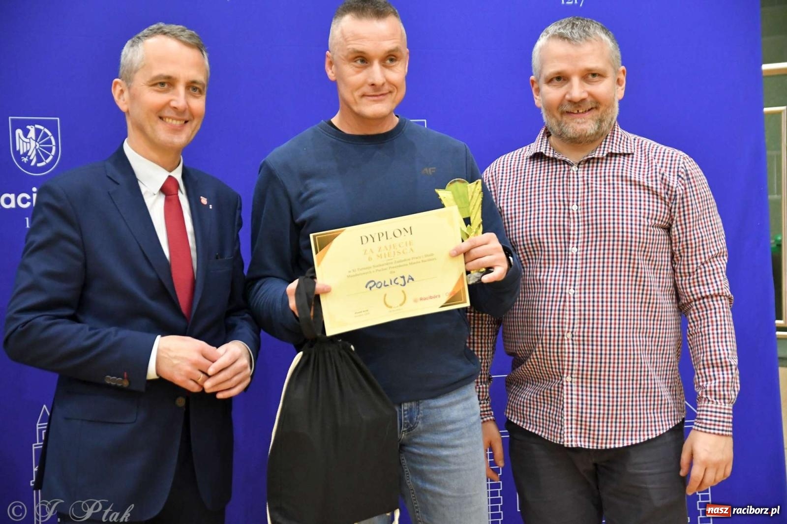 Zdjęcie w galerii na portalu naszraciborz.pl: Puchar prezydenta Raciborza wrócił do Eko-Okien wiadomości z regionu