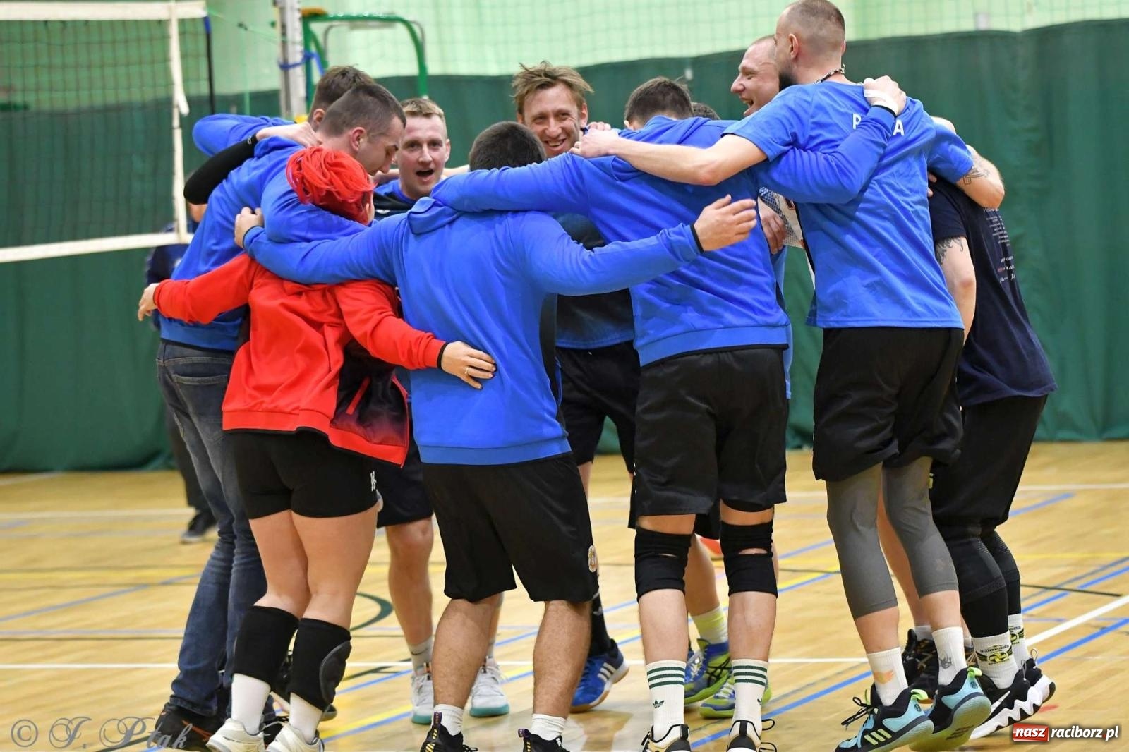 Zdjęcie w galerii na portalu naszraciborz.pl: Puchar prezydenta Raciborza wrócił do Eko-Okien wiadomości z regionu