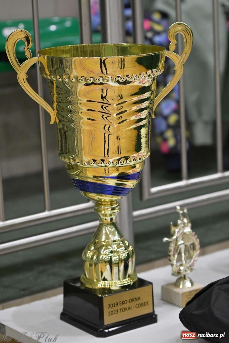 Zdjęcie w galerii na portalu naszraciborz.pl: Puchar prezydenta Raciborza wrócił do Eko-Okien wiadomości z regionu