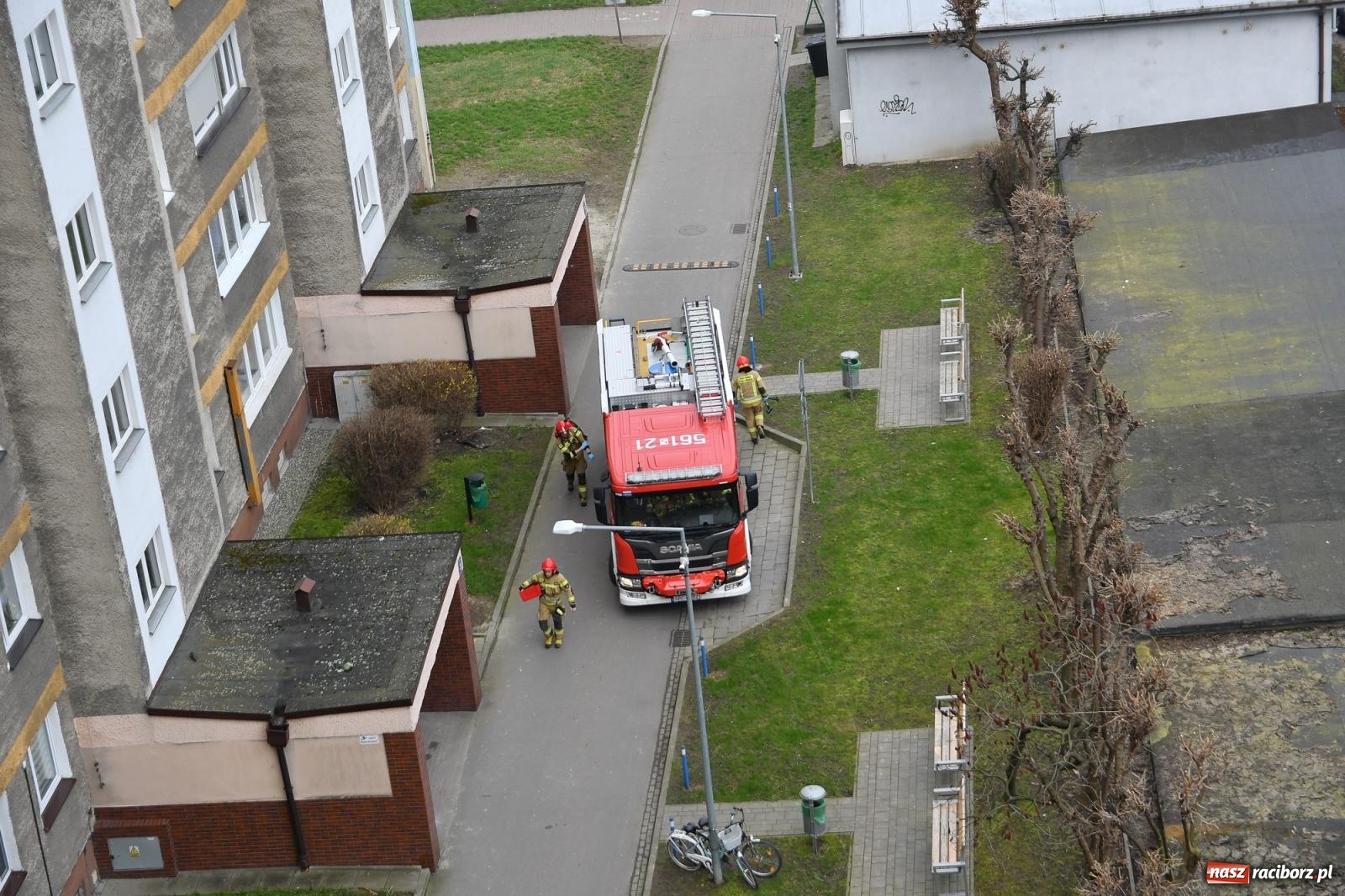 Zdjęcie w galerii na portalu naszraciborz.pl: Akcja strażaków przy Katowickiej. Mężczyzna wymagał pomocy wiadomości z regionu