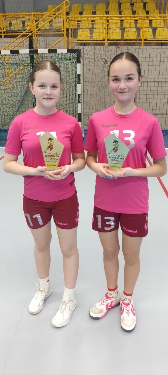 Zdjęcie w galerii na portalu naszraciborz.pl: Szczypiornistki z Kuźni Raciborskiej najlepsze w Żorach wiadomości z regionu