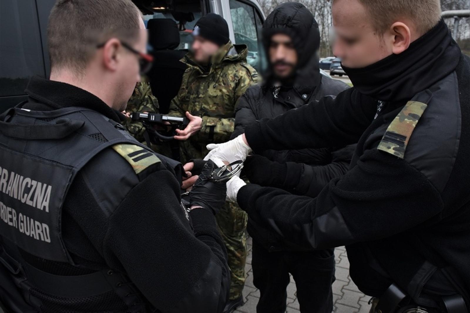 Zdjęcie w galerii na portalu naszraciborz.pl: Nielegalni migranci zatrzymani przez Straż Graniczną wiadomości z regionu
