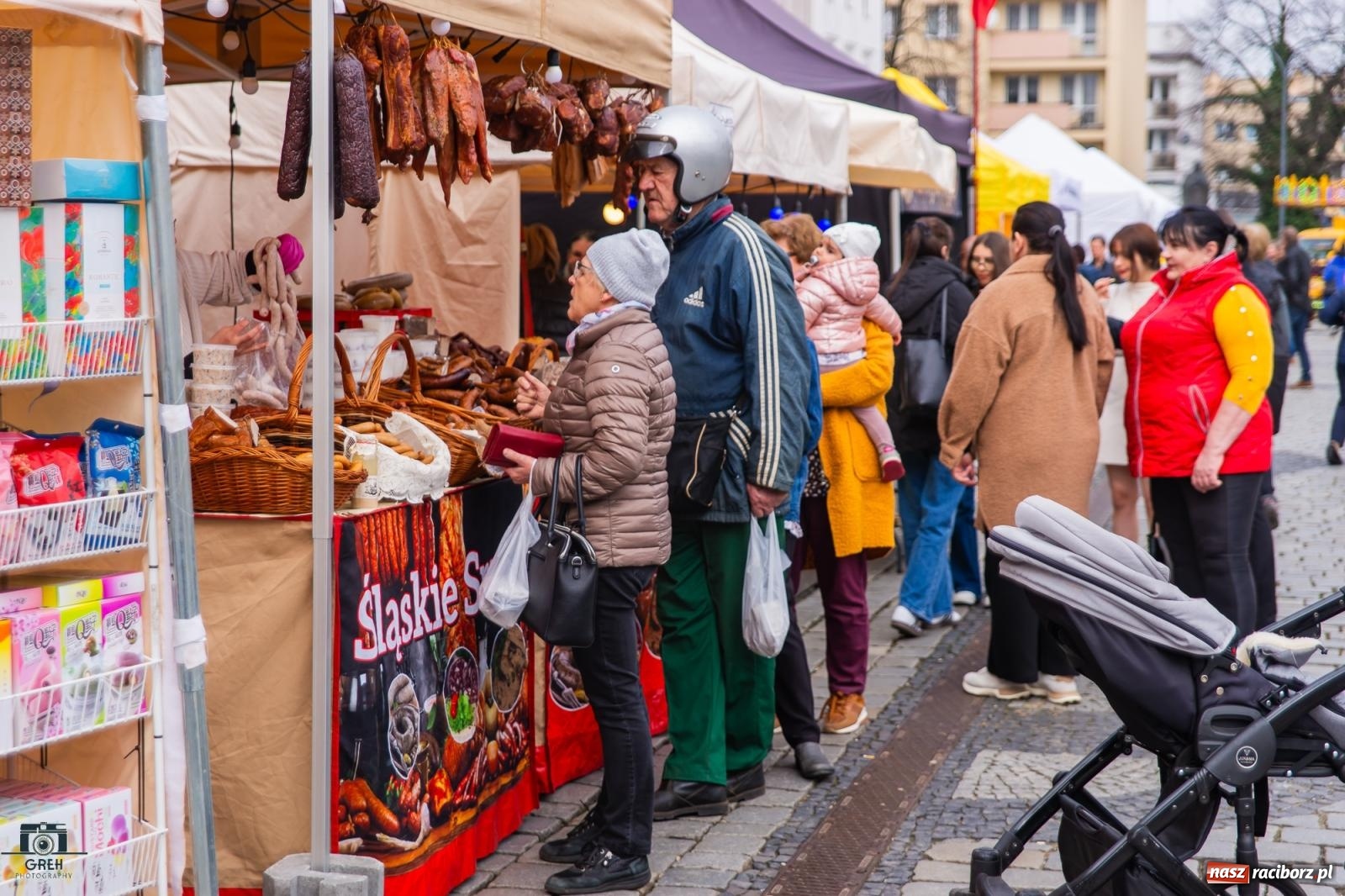Zdjęcie w galerii na portalu naszraciborz.pl: Na rynku ruszył jarmark wielkanocny [FOTO i WIDEO] wiadomości z regionu