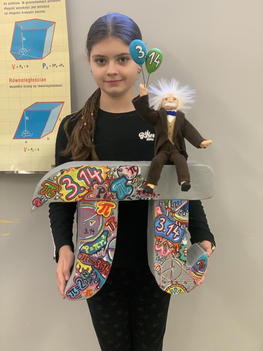 Zdjęcie w galerii na portalu naszraciborz.pl: Epickie pi. Sukces Ani ze szkoły w Nędzy wiadomości z regionu