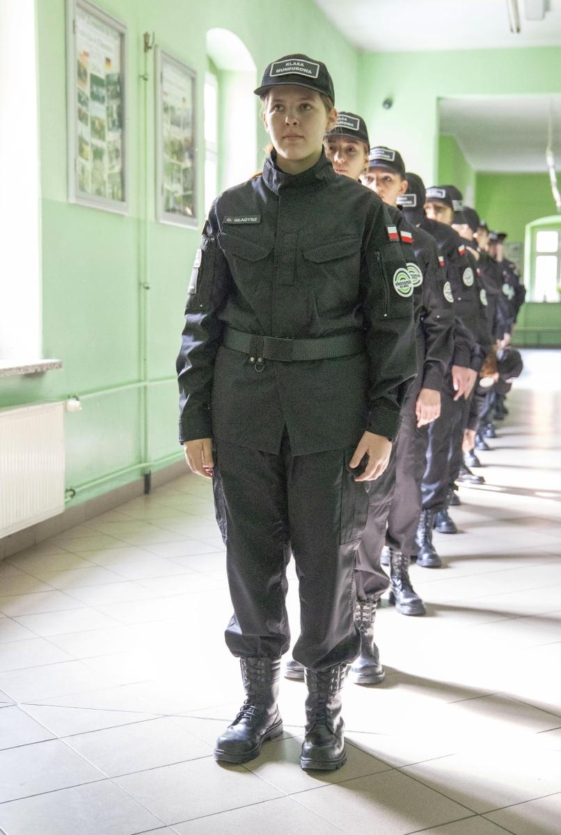 Zdjęcie w galerii na portalu naszraciborz.pl: W murach Ekonomika odbyło się ślubowanie klasy mundurowej wiadomości z regionu