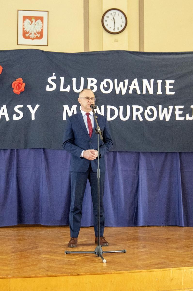 Zdjęcie w galerii na portalu naszraciborz.pl: W murach Ekonomika odbyło się ślubowanie klasy mundurowej wiadomości z regionu