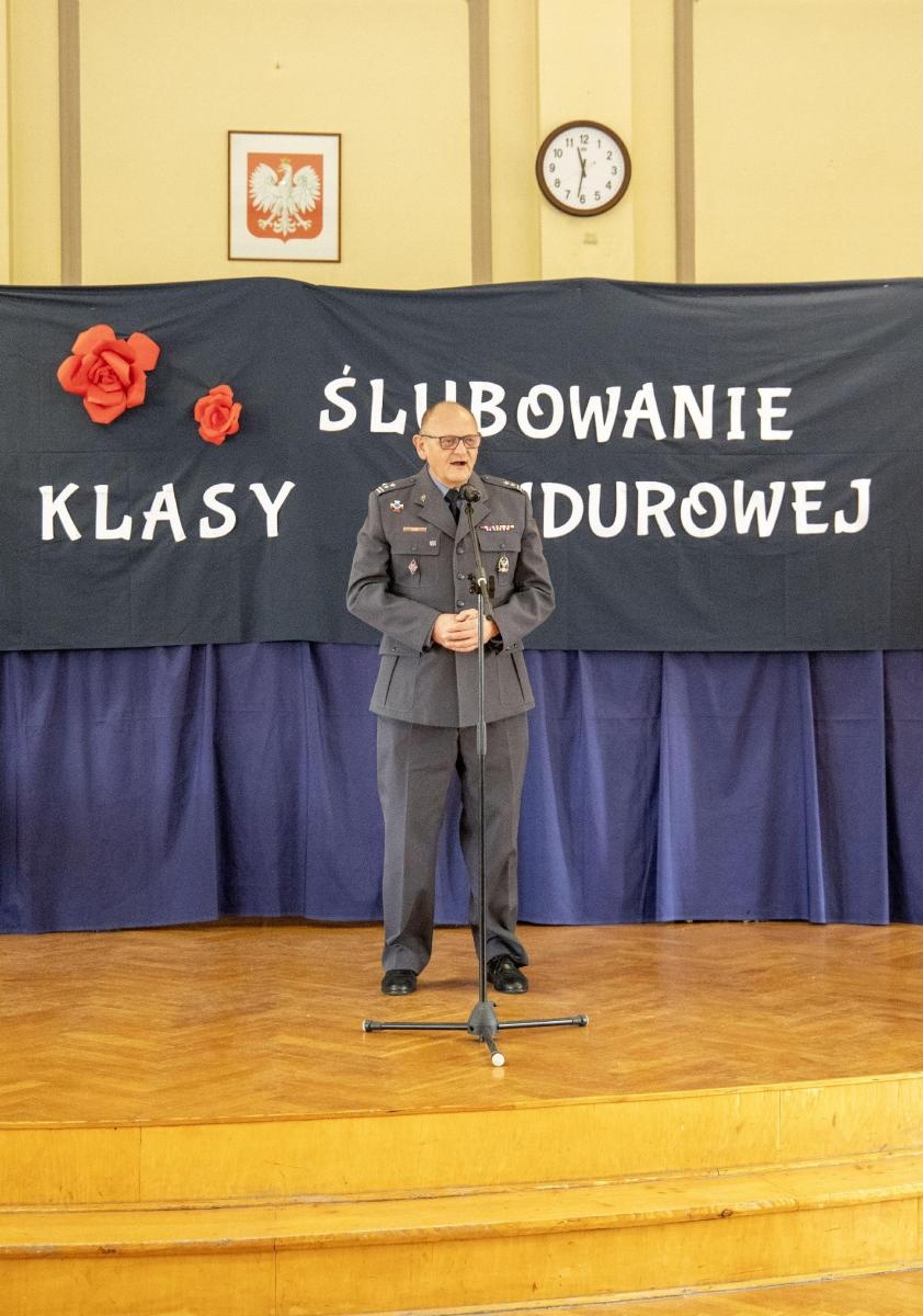 Zdjęcie w galerii na portalu naszraciborz.pl: W murach Ekonomika odbyło się ślubowanie klasy mundurowej wiadomości z regionu