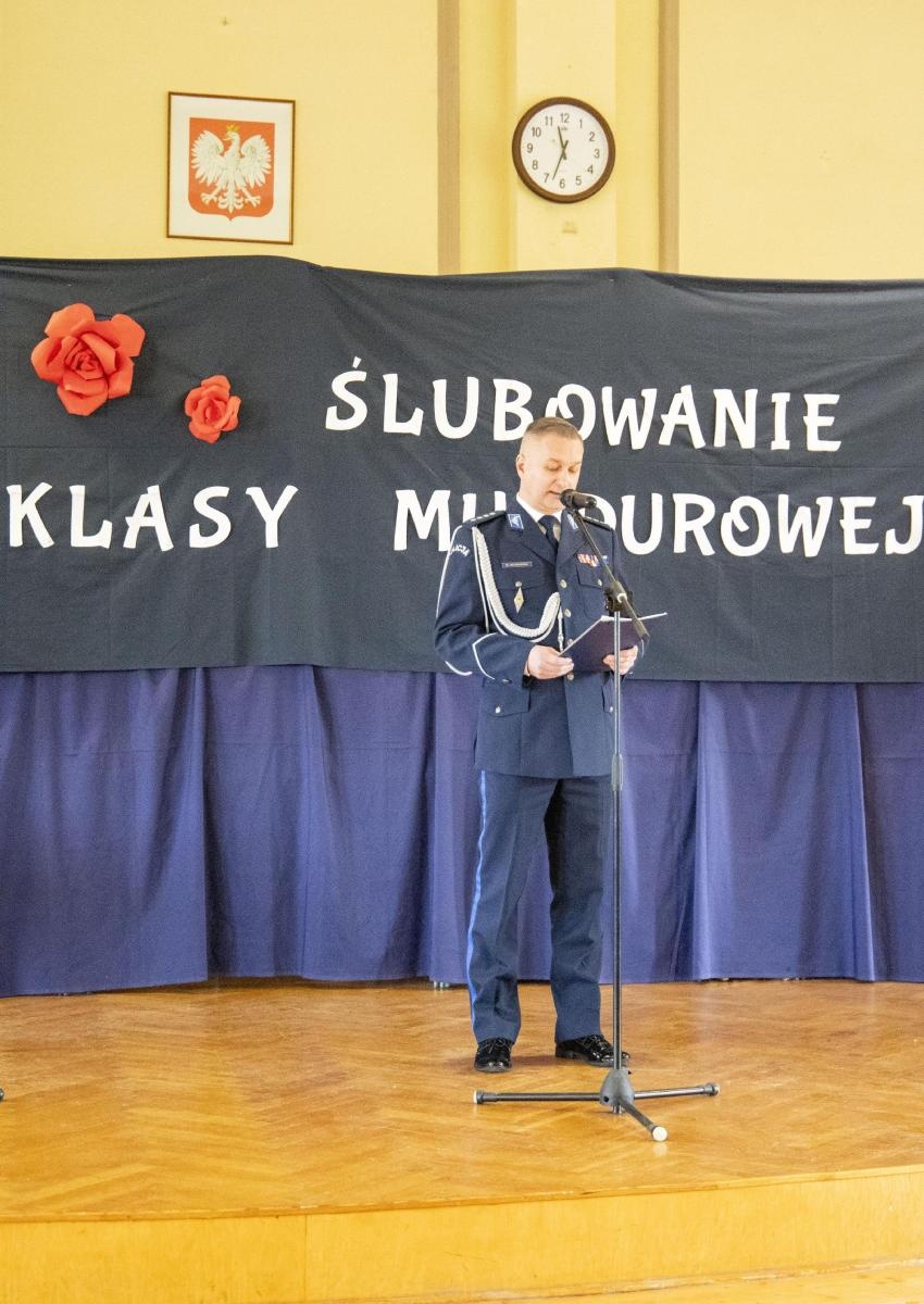 Zdjęcie w galerii na portalu naszraciborz.pl: W murach Ekonomika odbyło się ślubowanie klasy mundurowej wiadomości z regionu