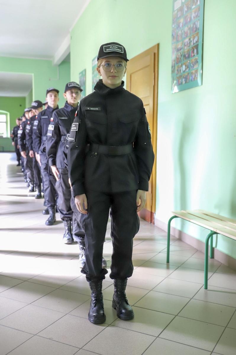 Zdjęcie w galerii na portalu naszraciborz.pl: W murach Ekonomika odbyło się ślubowanie klasy mundurowej wiadomości z regionu
