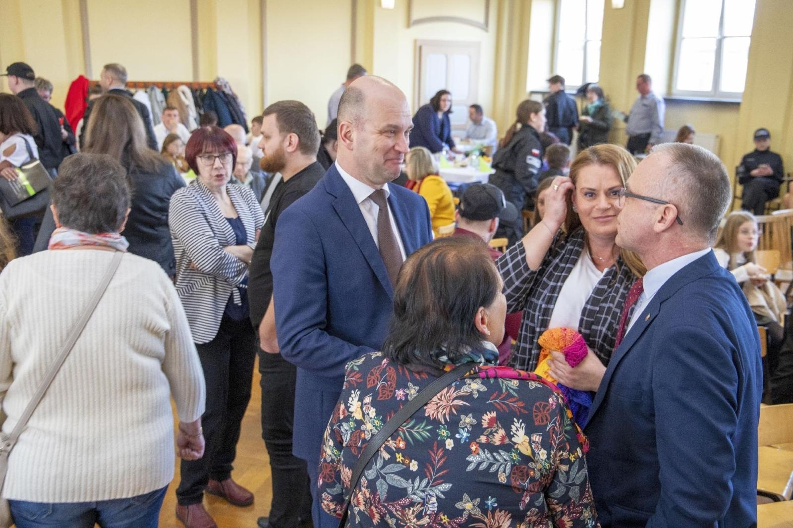 Zdjęcie w galerii na portalu naszraciborz.pl: W murach Ekonomika odbyło się ślubowanie klasy mundurowej wiadomości z regionu