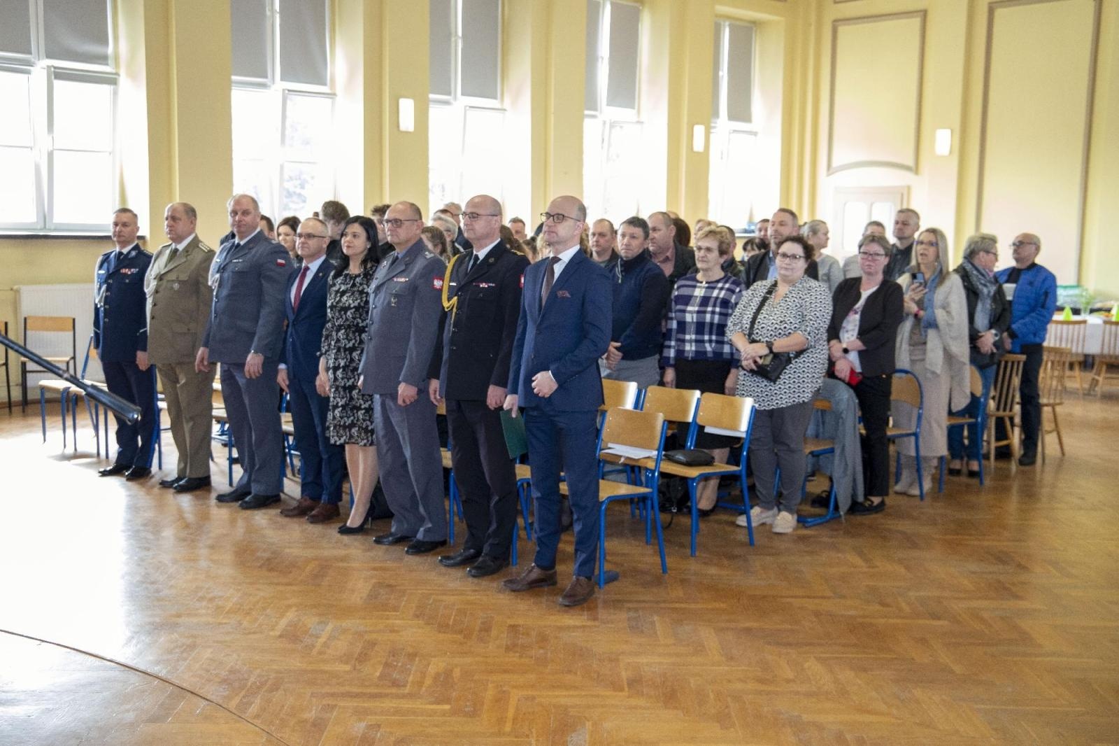 Zdjęcie w galerii na portalu naszraciborz.pl: W murach Ekonomika odbyło się ślubowanie klasy mundurowej wiadomości z regionu