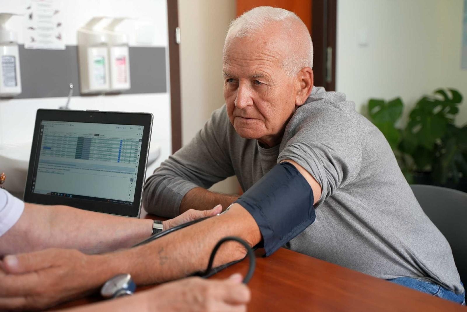 Zdjęcie w galerii na portalu naszraciborz.pl: Pierwszy poranek w Sanatorium miłości - zapowiedź II odcinka z udziałem mieszkańca naszego powiatu wiadomości z regionu