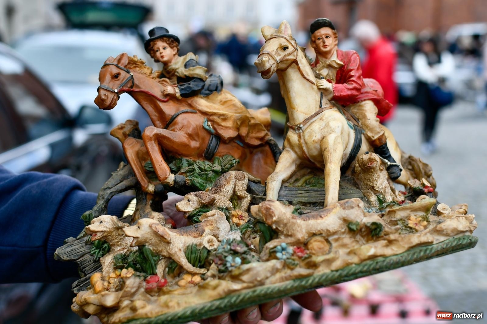 Zdjęcie w galerii na portalu naszraciborz.pl: Ocieplenie to i ożywienie na jarmarku staroci [FOTO i WIDEO] wiadomości z regionu