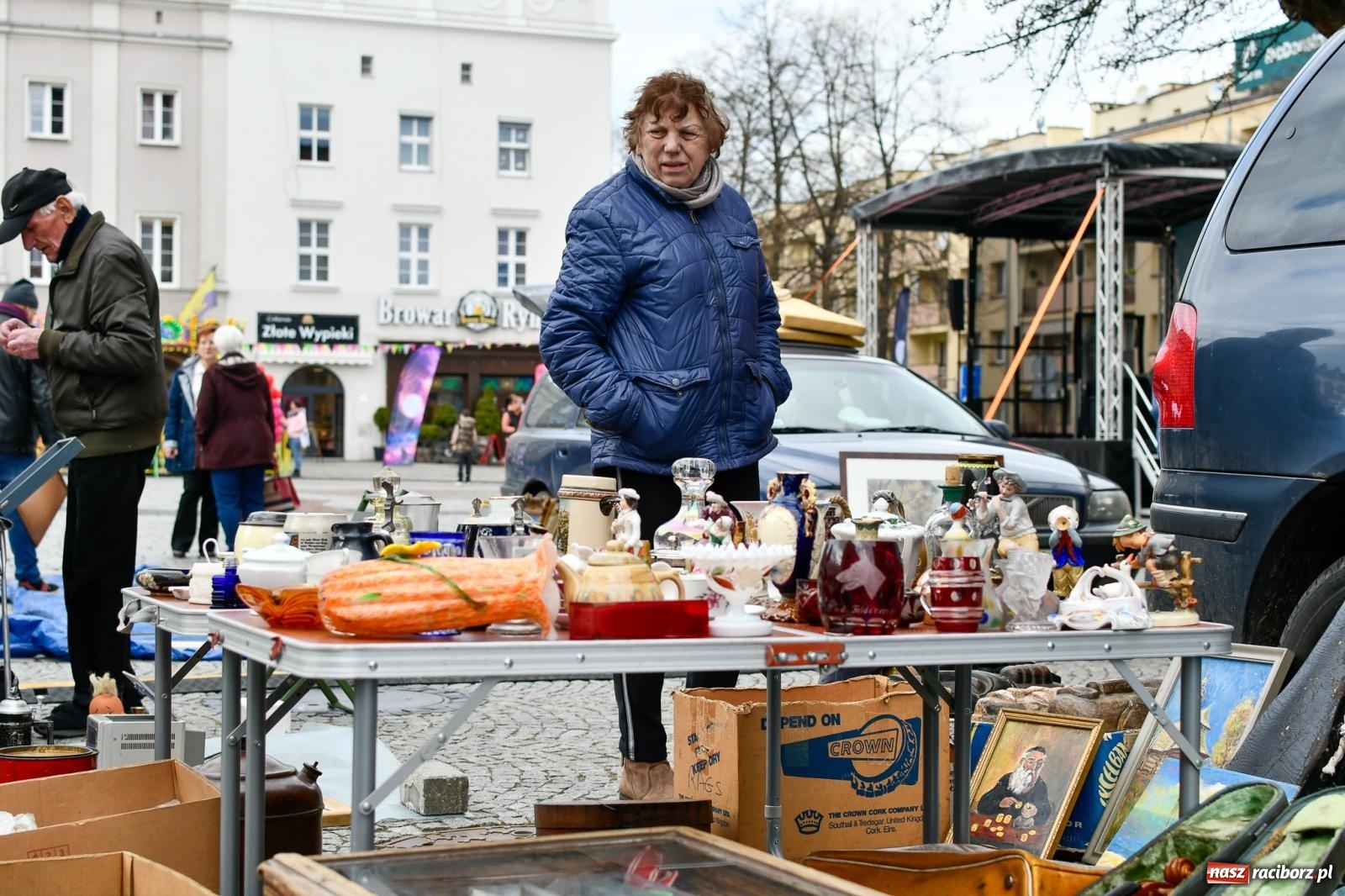 Zdjęcie w galerii na portalu naszraciborz.pl: Ocieplenie to i ożywienie na jarmarku staroci [FOTO i WIDEO] wiadomości z regionu