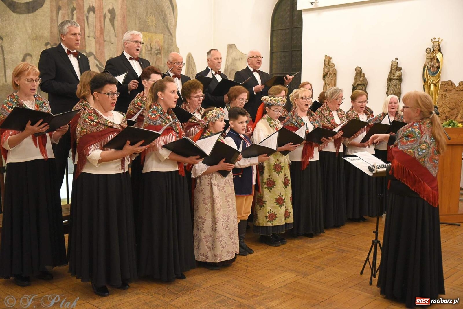 Zdjęcie w galerii na portalu naszraciborz.pl: Śląskie pieśni i opowieści o abp. Gawlinie wiadomości z regionu