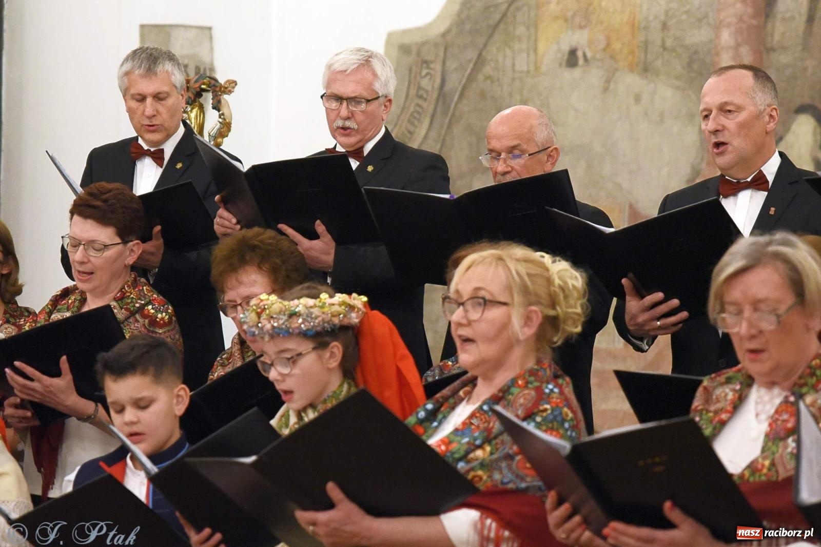 Zdjęcie w galerii na portalu naszraciborz.pl: Śląskie pieśni i opowieści o abp. Gawlinie wiadomości z regionu