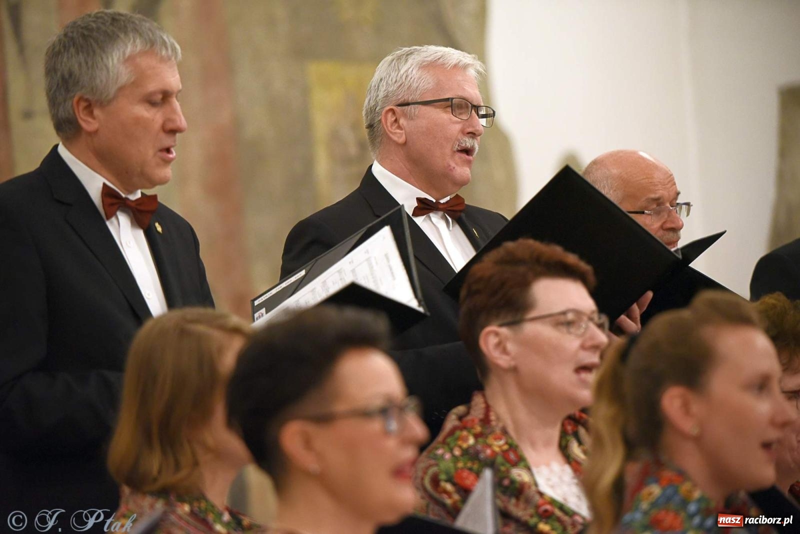 Zdjęcie w galerii na portalu naszraciborz.pl: Śląskie pieśni i opowieści o abp. Gawlinie wiadomości z regionu