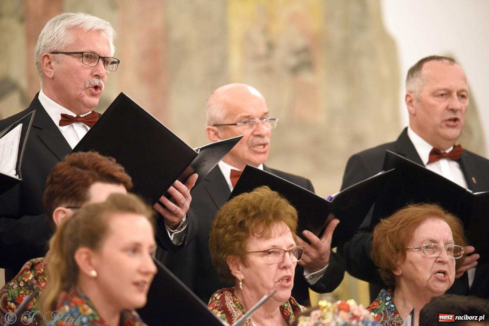 Zdjęcie w galerii na portalu naszraciborz.pl: Śląskie pieśni i opowieści o abp. Gawlinie wiadomości z regionu