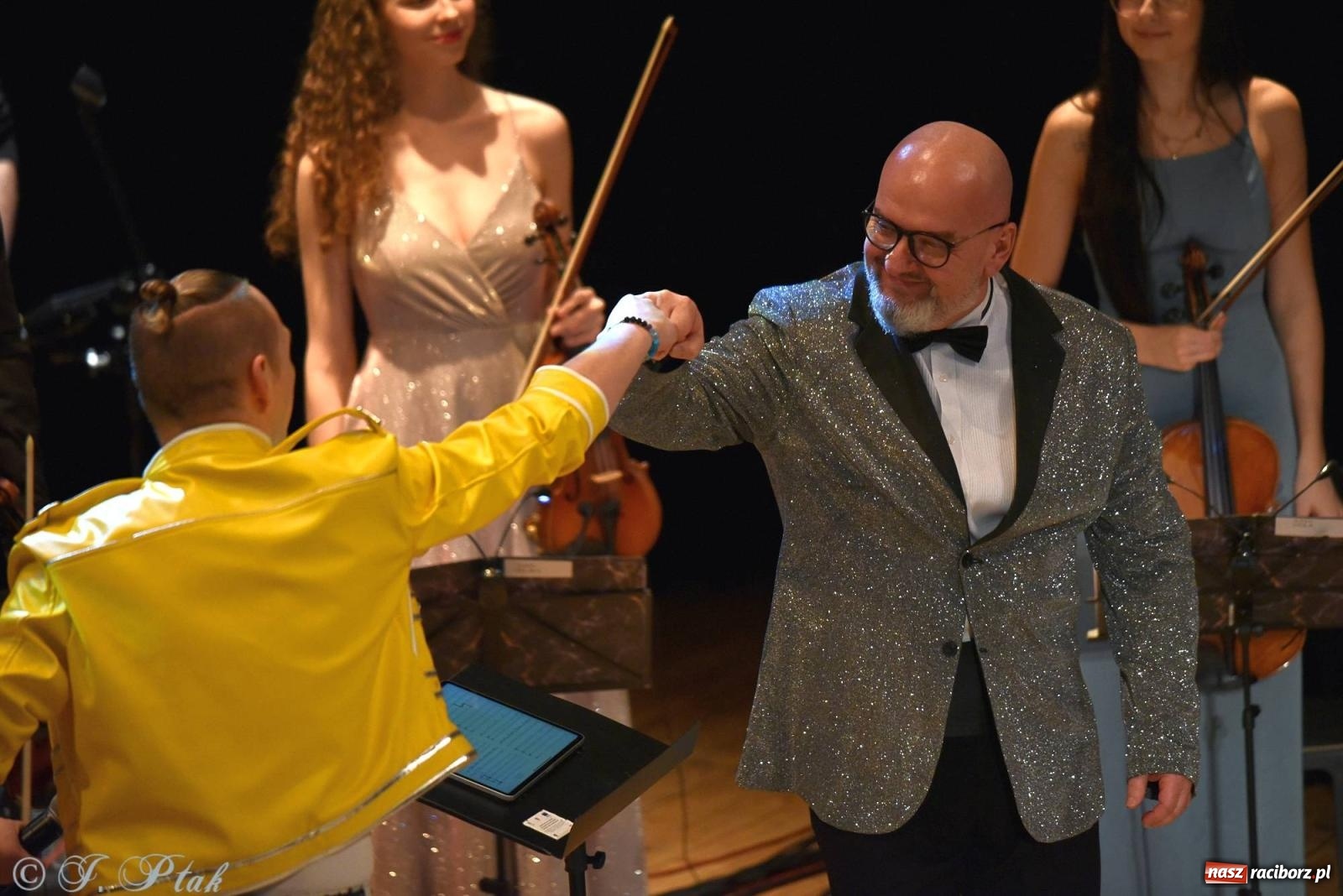 Zdjęcie w galerii na portalu naszraciborz.pl: Golden Hits of Queen & Majesty Orchestra w Raciborzu wiadomości z regionu