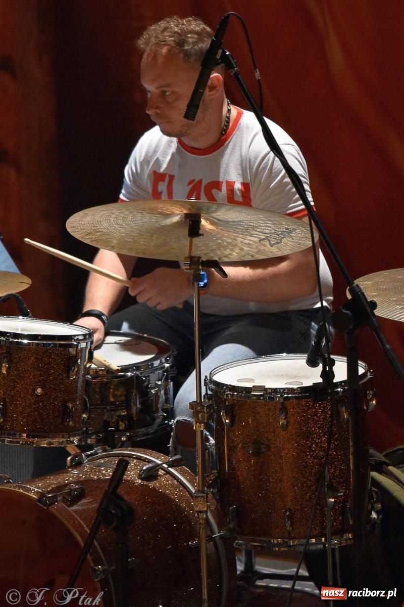 Zdjęcie w galerii na portalu naszraciborz.pl: Golden Hits of Queen & Majesty Orchestra w Raciborzu wiadomości z regionu