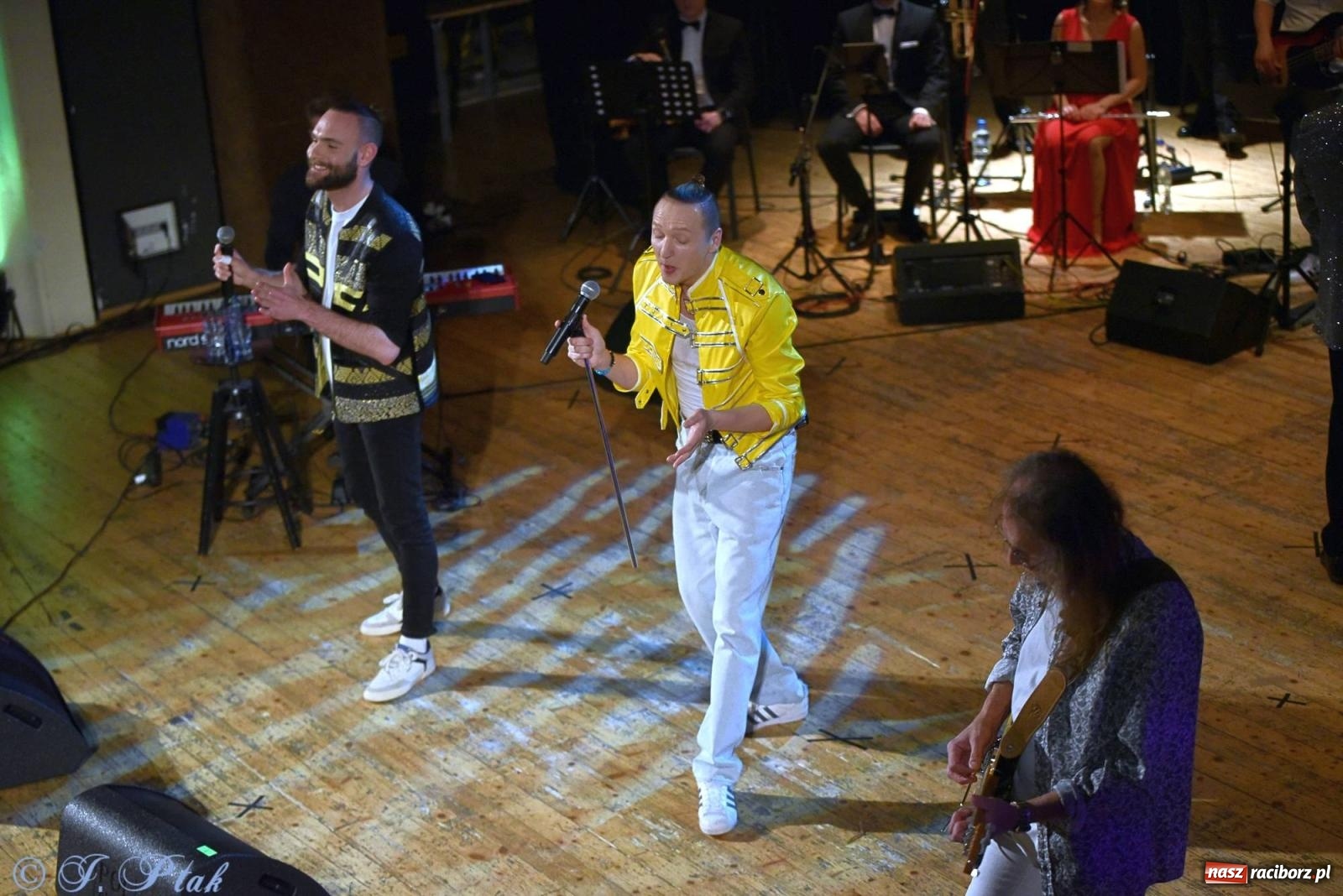 Zdjęcie w galerii na portalu naszraciborz.pl: Golden Hits of Queen & Majesty Orchestra w Raciborzu wiadomości z regionu