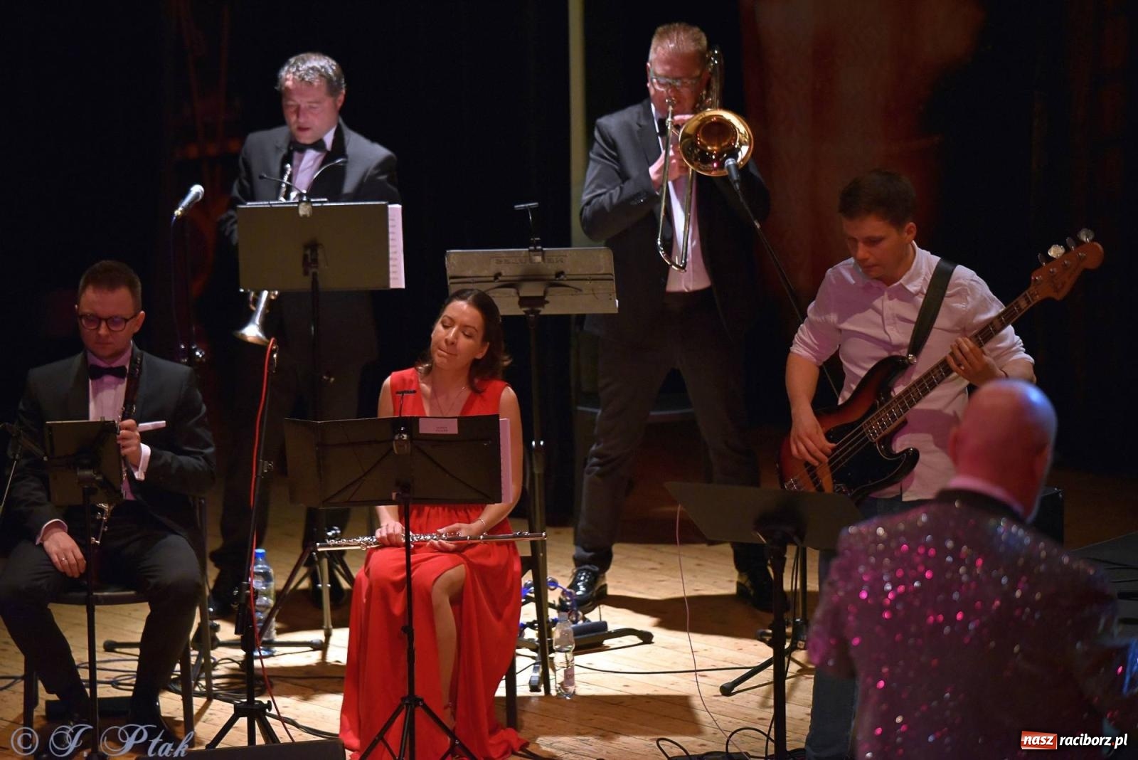 Zdjęcie w galerii na portalu naszraciborz.pl: Golden Hits of Queen & Majesty Orchestra w Raciborzu wiadomości z regionu