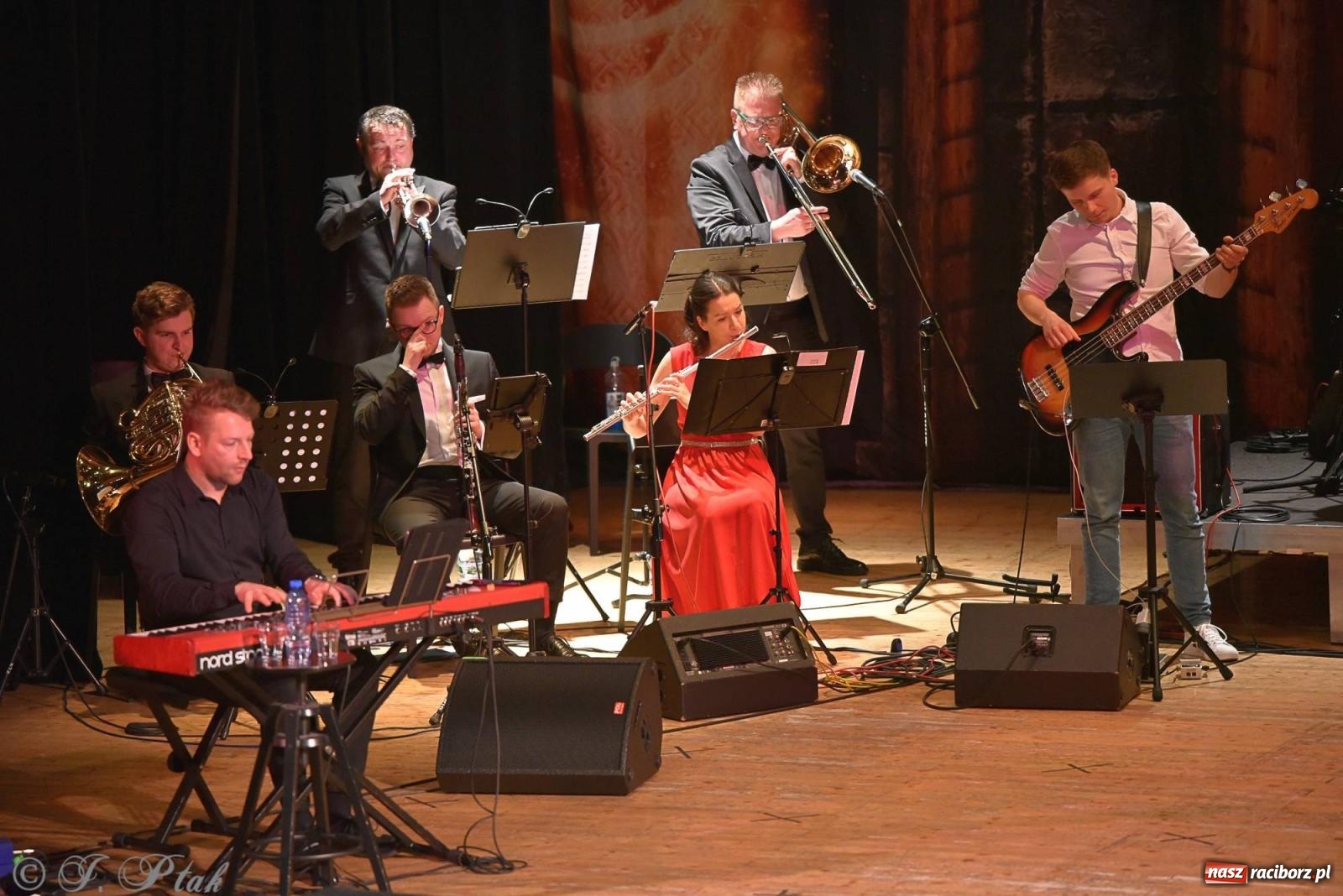 Zdjęcie w galerii na portalu naszraciborz.pl: Golden Hits of Queen & Majesty Orchestra w Raciborzu wiadomości z regionu