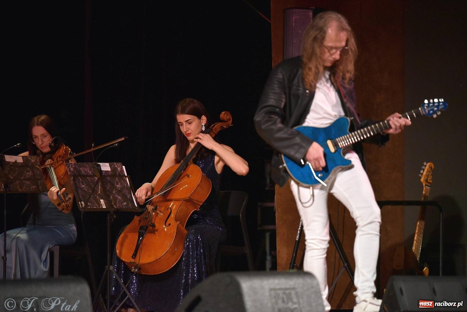 Zdjęcie w galerii na portalu naszraciborz.pl: Golden Hits of Queen & Majesty Orchestra w Raciborzu wiadomości z regionu