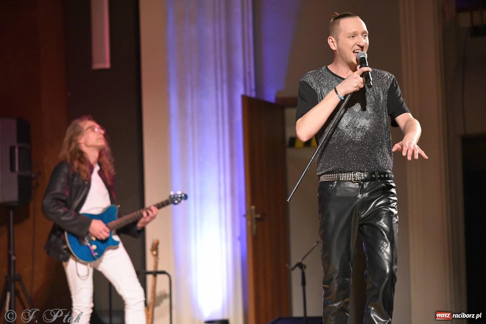 Zdjęcie w galerii na portalu naszraciborz.pl: Golden Hits of Queen & Majesty Orchestra w Raciborzu wiadomości z regionu